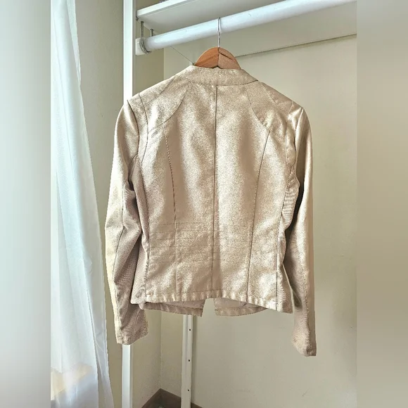 Chic Beige Leather Jacket for Women - Picture 7 of 8
